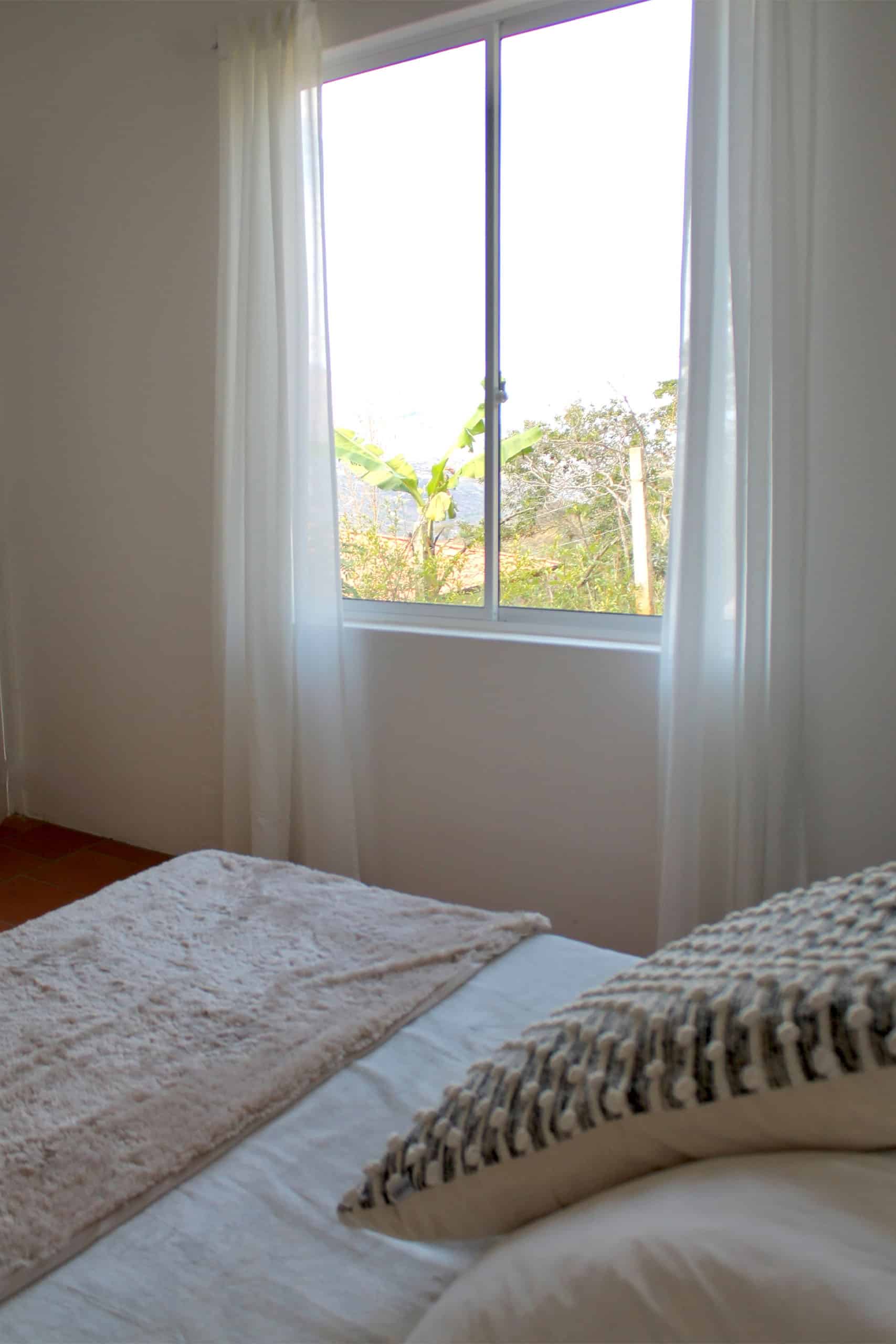 1_0001_IMG_7424 Eco-Retreat Colombia - picture of the metal rods being raised