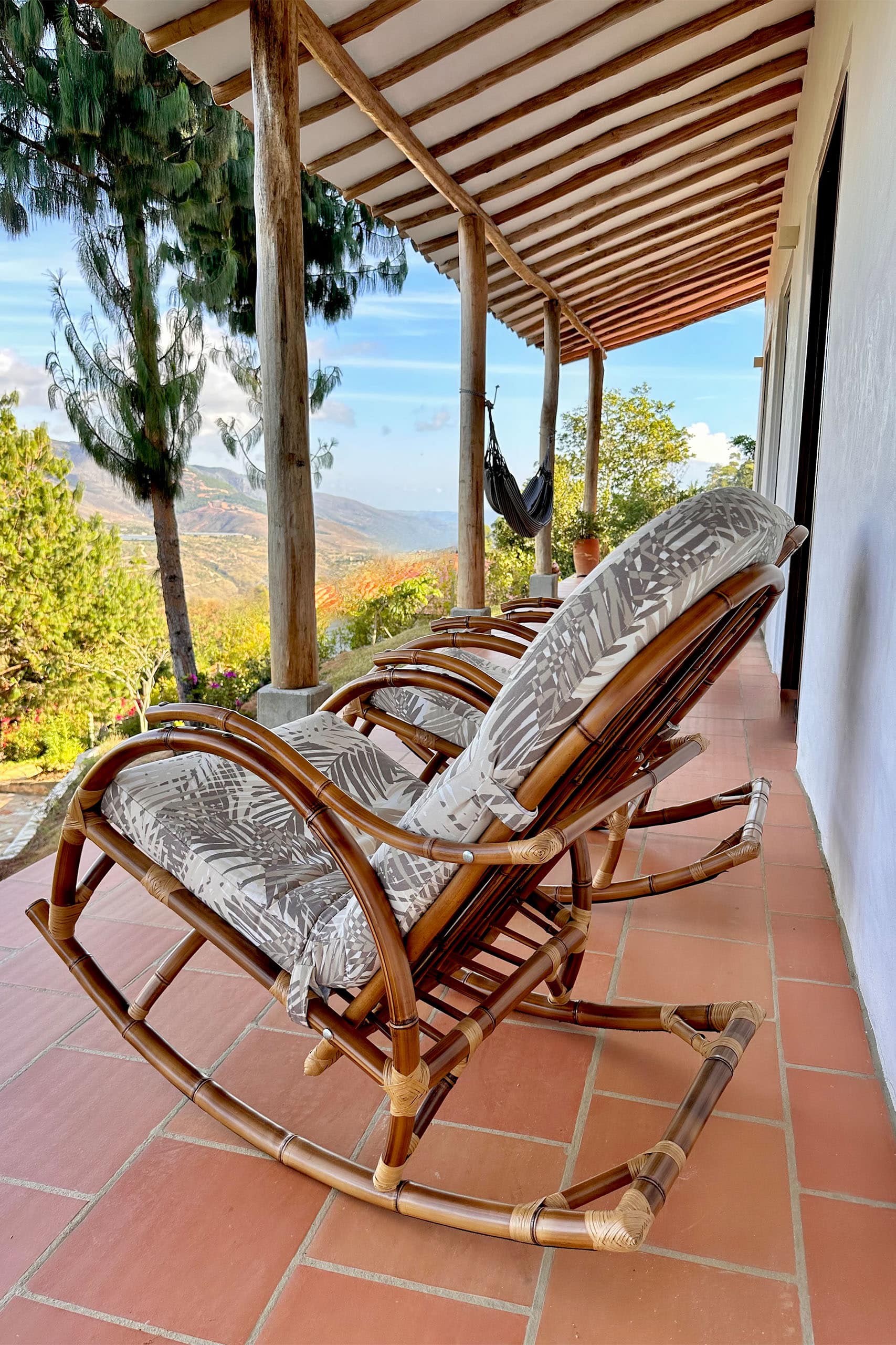 1_0005_IMG_6159 Eco-Retreat Colombia - picture of the metal rods being raised