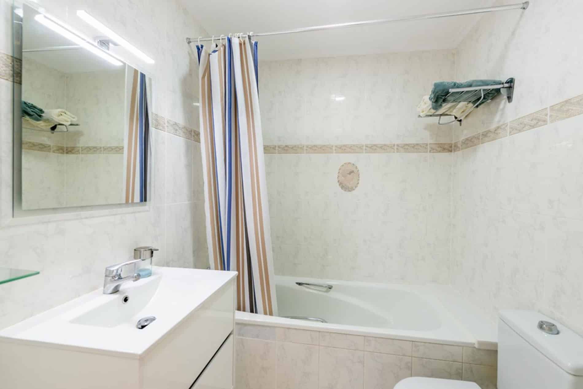 1_0000_barcelona before 5 Modular Business Office - view of the front porch with wooden roof, designed by Beatrice Leupold