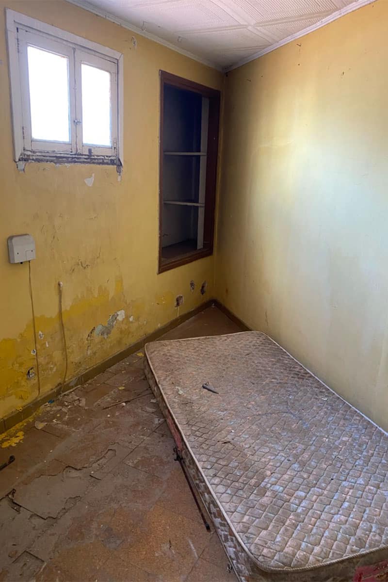 2_0000_studio barcelona 3 Modular Business Office - view of the front porch with wooden roof, designed by Beatrice Leupold