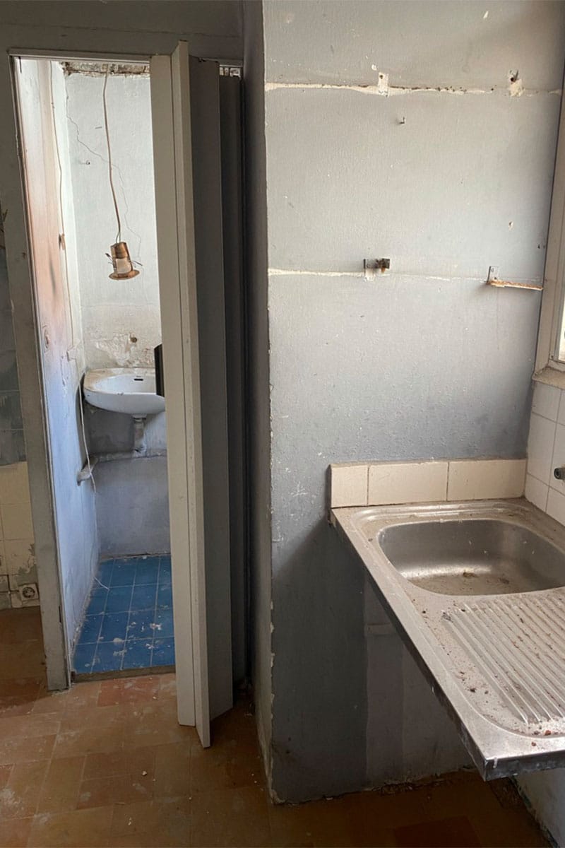 2_0001_studio barcelona 2 Modular Business Office - view of the front porch with wooden roof, designed by Beatrice Leupold