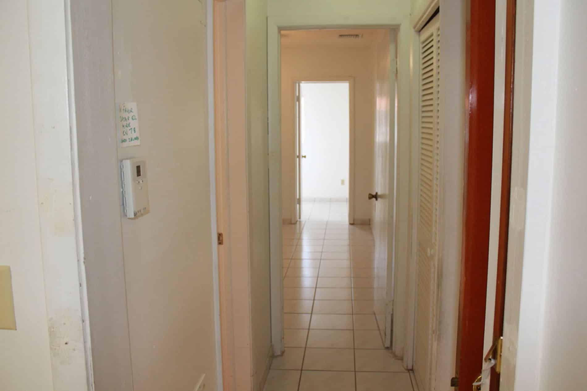 3_0005_coconut before 3 Modular Business Office - view of the front porch with wooden roof, designed by Beatrice Leupold